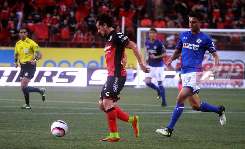 Matias Aguirregaray de Xolos y Rosario Cota de Cruz Azul