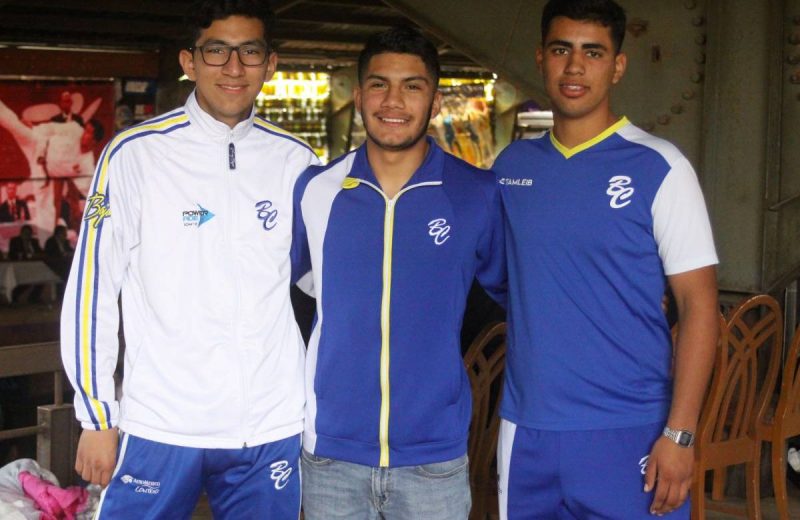 Armando Luque (centro)