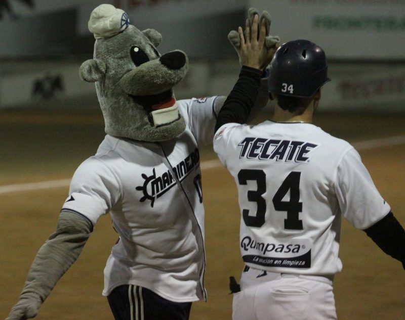 Marineros-Tiburones