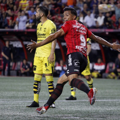 Angel Sepulveda celebra anotacion de gol