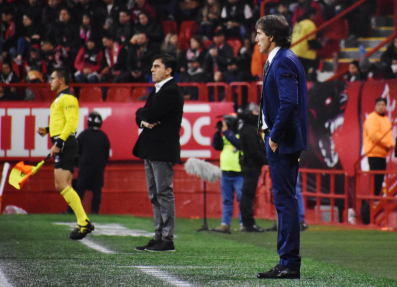 Jorge Almada, tecnico de Santos y Gustavo Quinteros de Xolos