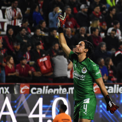 Jose Rodriguez portero de Chivas celebra la anotacion de gol