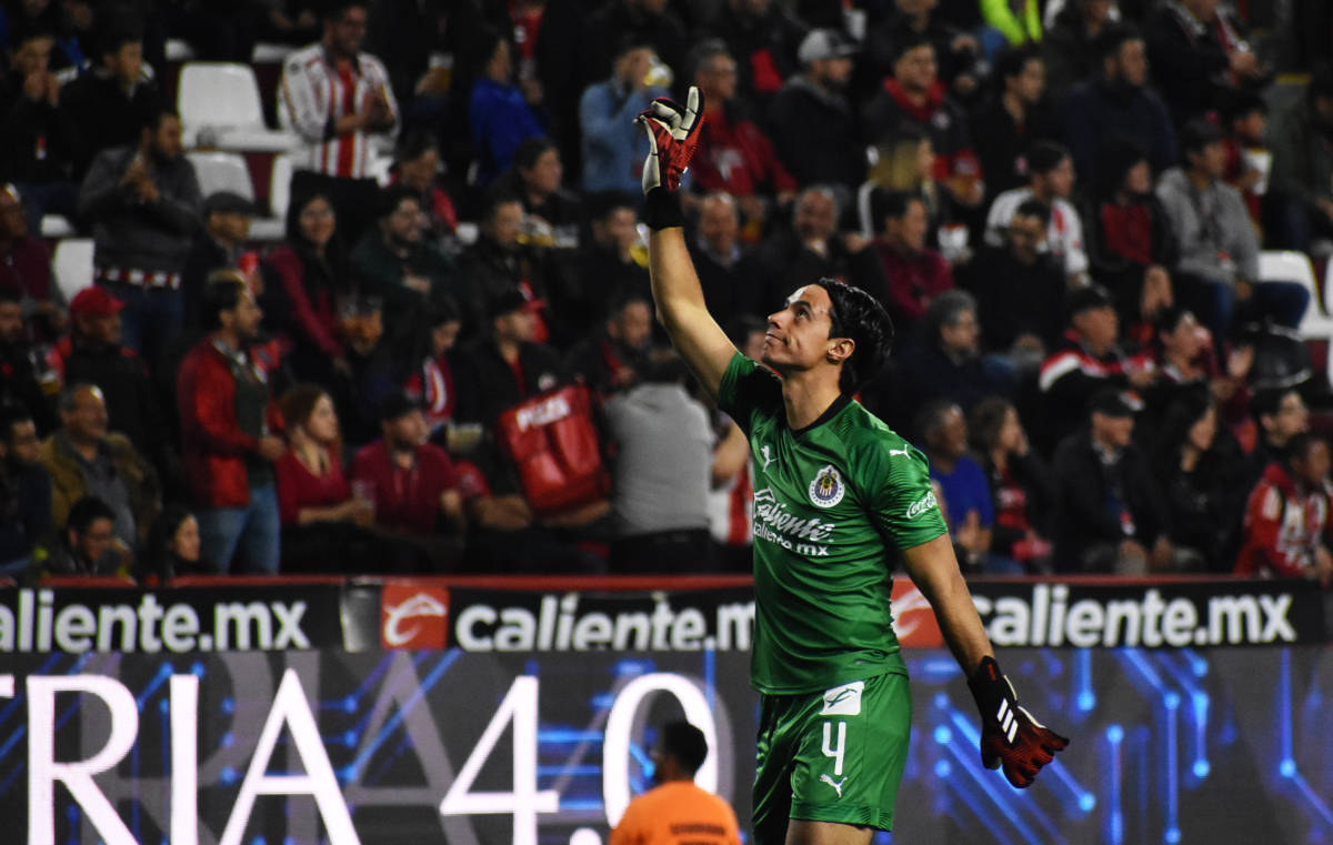 Jose Rodriguez portero de Chivas celebra la anotacion de gol