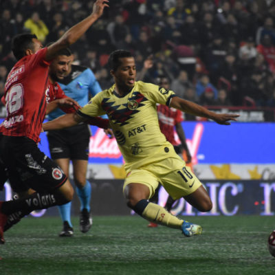 Omar MEndoza y Giovani Dos Santos