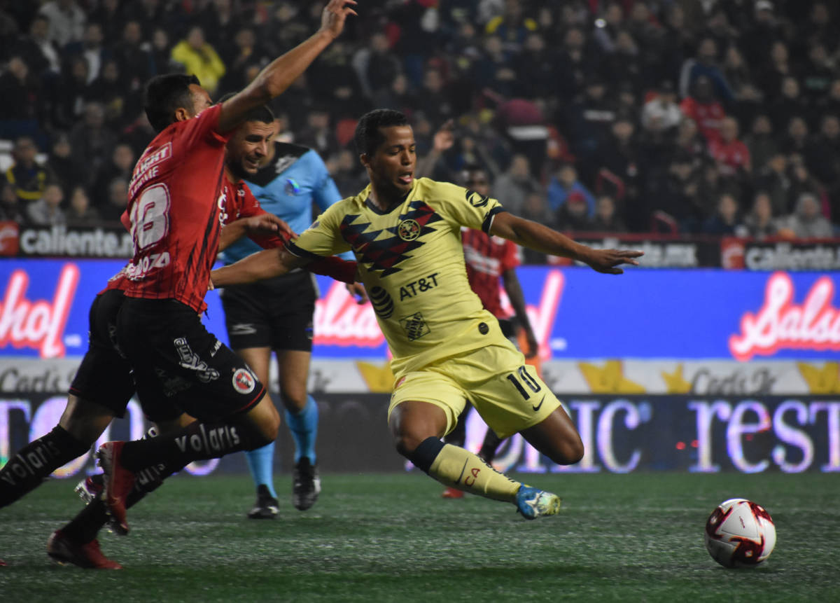 Omar MEndoza y Giovani Dos Santos