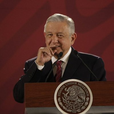 López Obrador anuncia construcción de aeropuerto de Santa Lucía