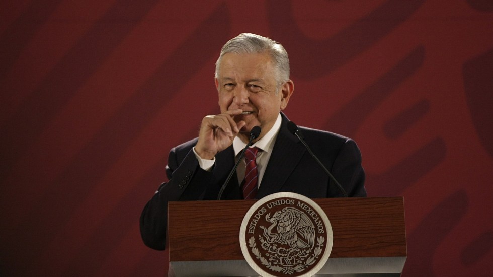 López Obrador anuncia construcción de aeropuerto de Santa Lucía