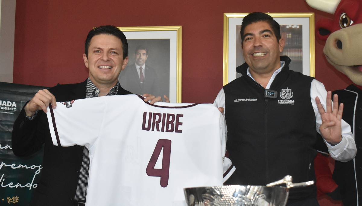 Alejandro Uribe de Toros con el alcalde de Ensenada, Armando Ayala