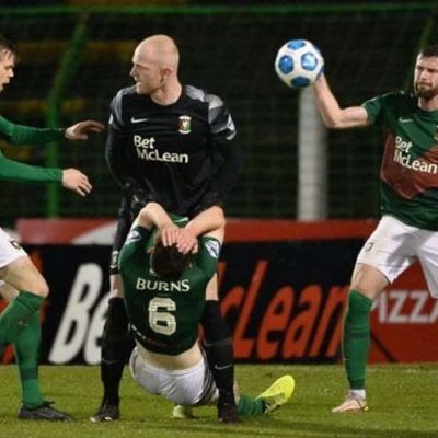 portero irlanda pelea gol