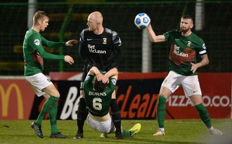 portero irlanda pelea gol