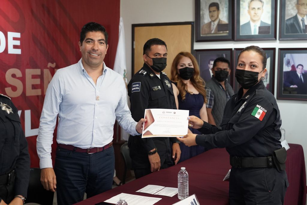 policias ayala