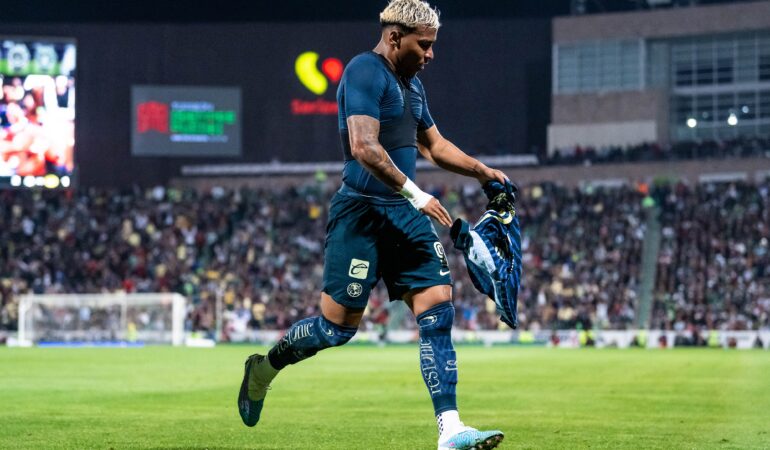 América rescata el empate en La Laguna