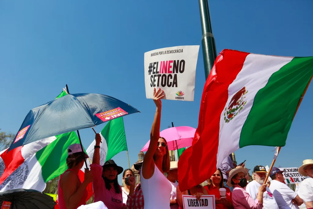 politicos-exfuncionarios-y-activistas-levantan-la-voz-en-defensa-del-ine