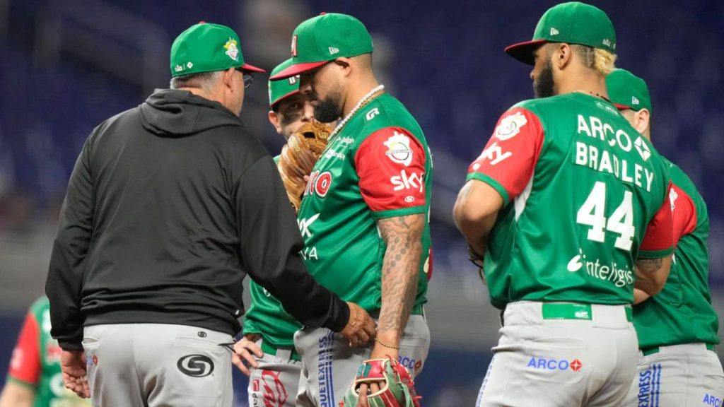 MEXICO PITCHER
