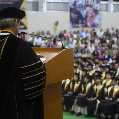 El Dr. Fernando Leo?n Garci?a, Rector del Sistema CETYS Universidad, ofrecio? un discurso.