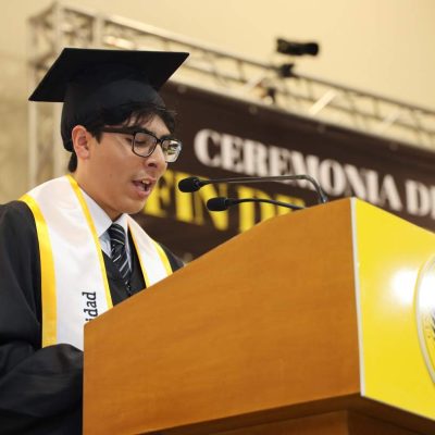 Elihu? Alejandro Ibarra Herna?ndez ofrecio? discurso a los egresados de Preparatoria