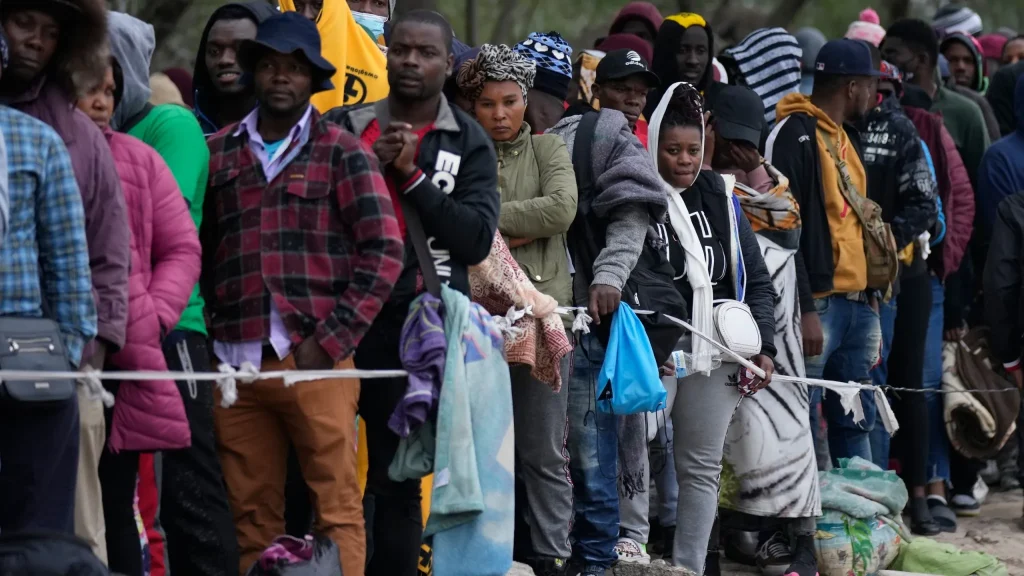 Corte-revoca-proteccion-legal-a-mas-de-500-mil-migrantes
