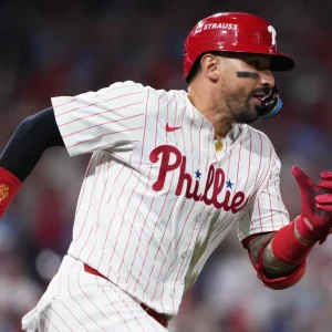 Además de Nick Castellanos, los Padres se arman mirando al pitcheo