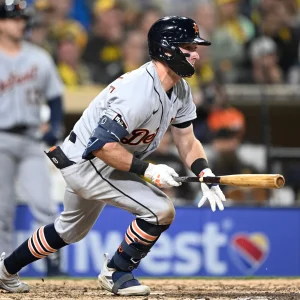 El novato McGonigle sentencia a los Padres por segundo juego consecutivo