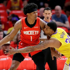 Los Rockets despiertan y derrotan de manera contundente a los Lakers
