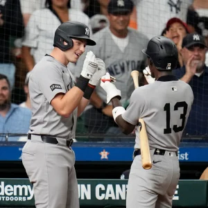 Los Yankees disparan cuatro cuadrangulares en Houston para vencer a los Astros