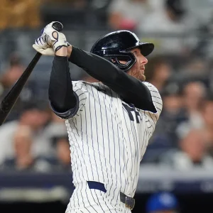 McMahon sale de la banca para dar el jonrón del triunfo para los Yankees sobre los Reales