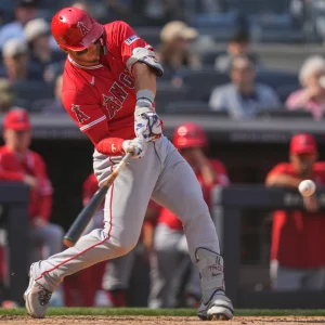 Mike Trout dispara su quinto jonrón de la serie y los Angels se llevan dos de cuatro juegos en Yankee Stadium