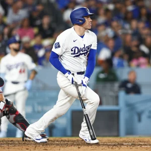 Jonrón de Freeman y hit productor de Ohtani para la victoria de los Dodgers sobre los Bravos