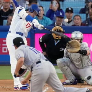 Ohtani da cátedra lanzando y da jonrón bateando para consumar la limpia de los Dodgers sobre los Rockies