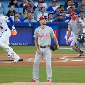 Los Dodgers conectan cuatro jonrones para abrir con triunfo su serie ante los Phillies
