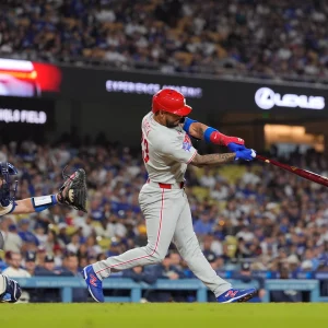 Remontada de los Phillies para igualar la serie en Dodger Stadium