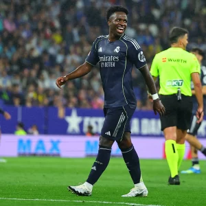 El Madrid impidió, con dos goles de Vinícius, la coronación del Barcelona