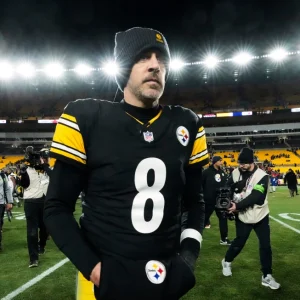 Aaron Rodgers seguirá en Pittsburgh