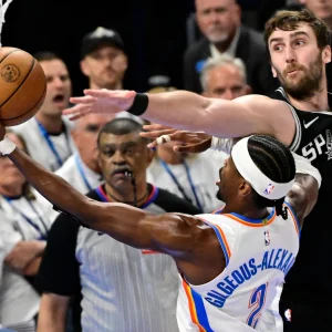 El Thunder cerca de la final; venció a los Spurs y se pone a un triunfo de convertirse en rival de los Knicks