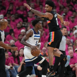 Los Timberwolves inician la semifinal con triunfo en San Antonio sobre los favoritos Spurs