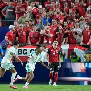 Austria y Argelia protagonizan un emocionante empate y clasifican; Irán fuera