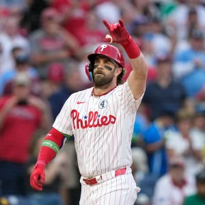 Los Phillies, con jonrón de Bryce Harper, derrotan de nuevo a los Padres