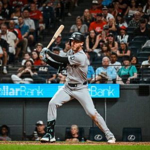 Hit de Bellinger hace ganar a los Yankees en su primer juego por Cleveland