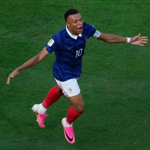Francia goleó a Suecia, con dos de Mbappé, y clasifica a octavos