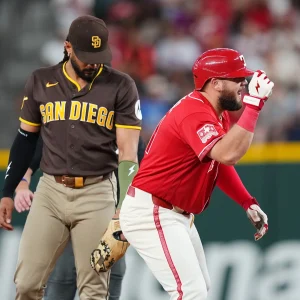Los Padres desperdiciaron la ventaja vía un grand slam y perdieron con los Rangers