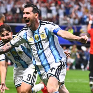 Argentina logró una remontada épica y clasifica al imponerse a Egipto