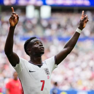Tres de Bukayo Saka en la victoria de Inglaterra sobre Francia por el tercer lugar
