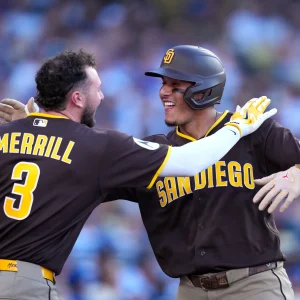 Los Padres rescataron un triunfo de su visita a los líderes Dodgers