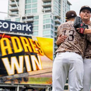 Machado lidera la remontada de los Padres para ganar la serie a Toronto
