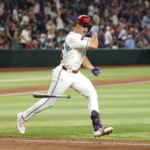 Arizona remonta en la novena a los Cubs y se acerca a los Padres en zona de comodín