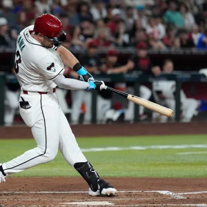 Caída de los Padres en el primero de cuatro de su serie divisional contra Arizona