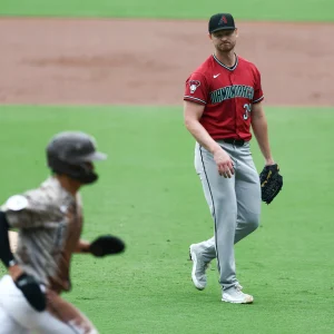 Los Padres cierran la temporada ganando la serie al eliminado Arizona