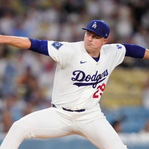 Los Dodgers aseguraron una serie más al repetir triunfos sobre los Rojos