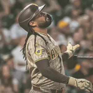 Machado y Tatis conectaron jonrones para la octava victoria en fila de los Padres