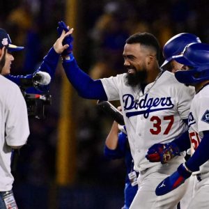 Los Dodgers remontaron en la novena y evitan la barrida en casa ante los Cardenales